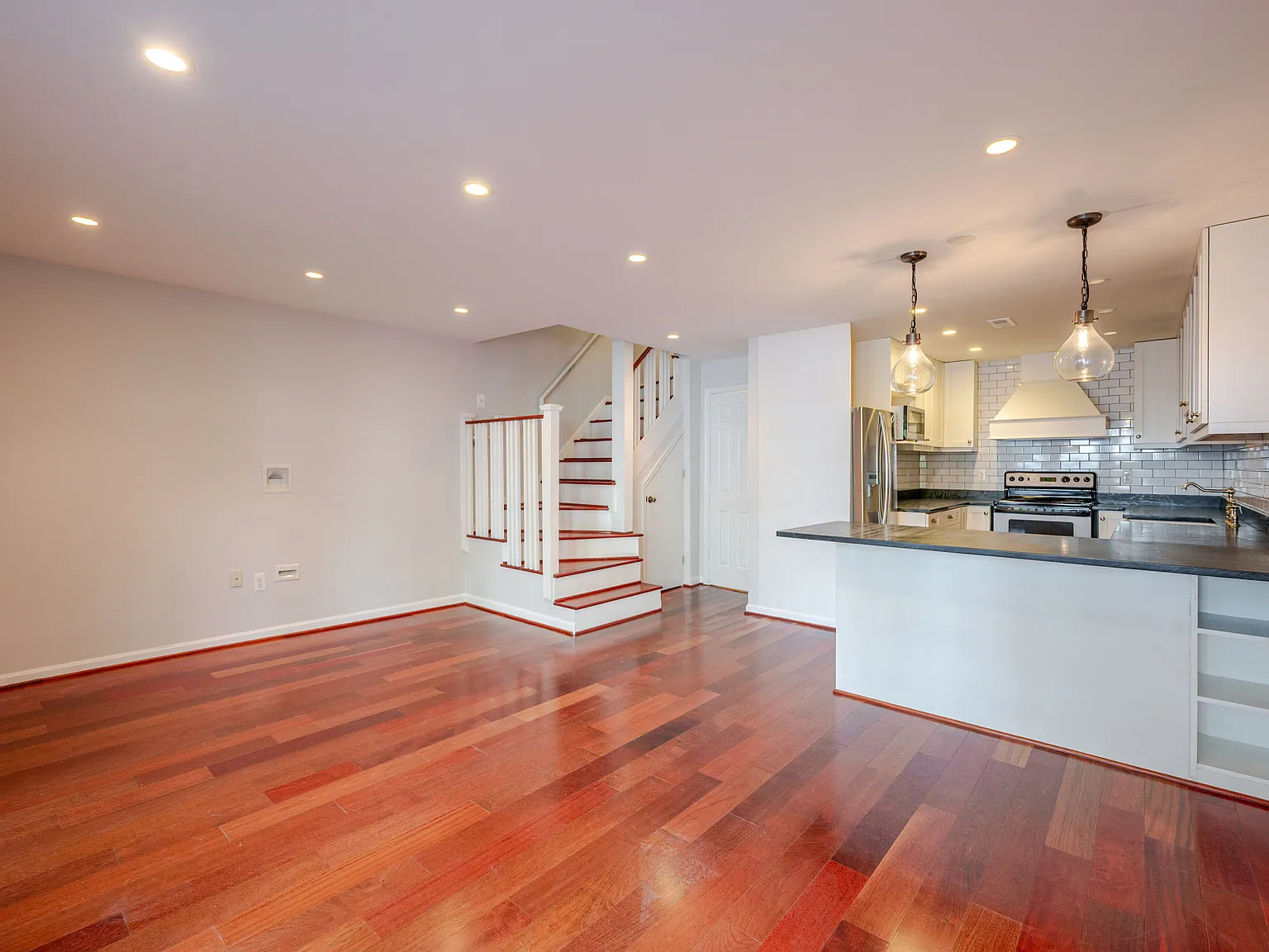 2 bed, 2.5 bath, 1300 sqft, $3,595 — Photo 4