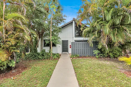 100 Sparrow Dr Photo 1