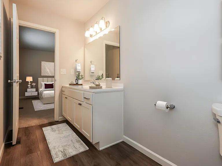 137 W Mason St — Photo 23
