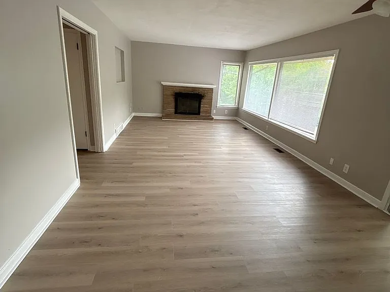 418 Wheelock Pkwy W — Photo 3
