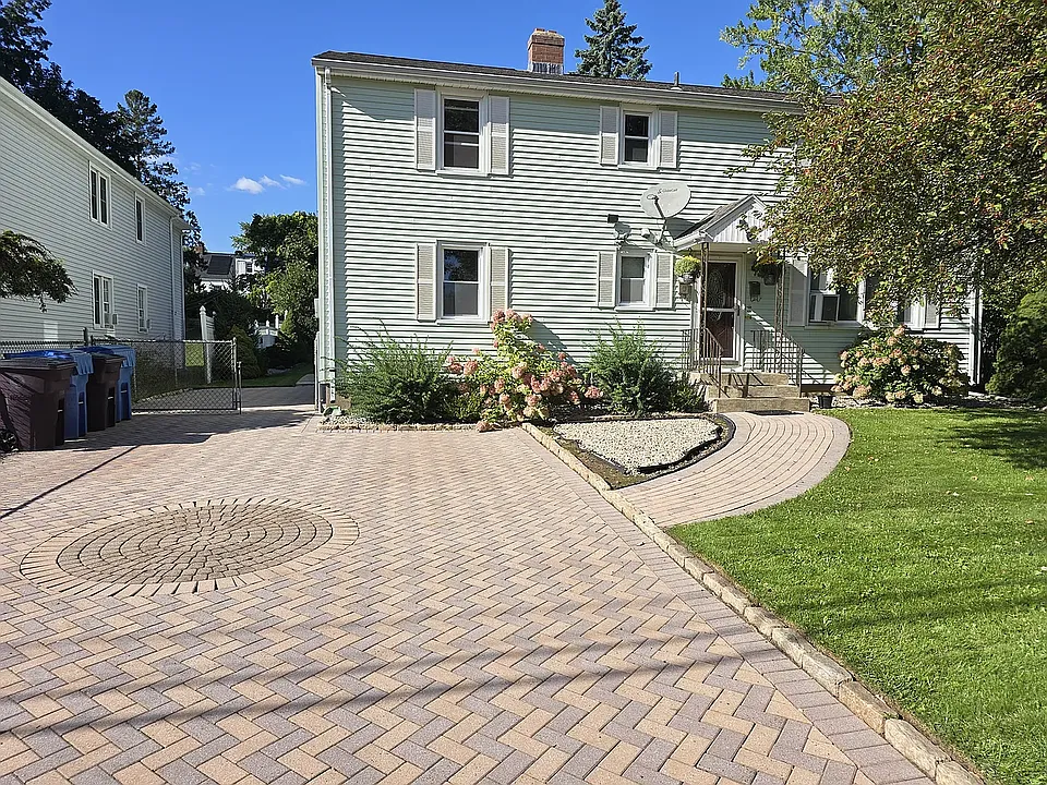 176 Thorniley St