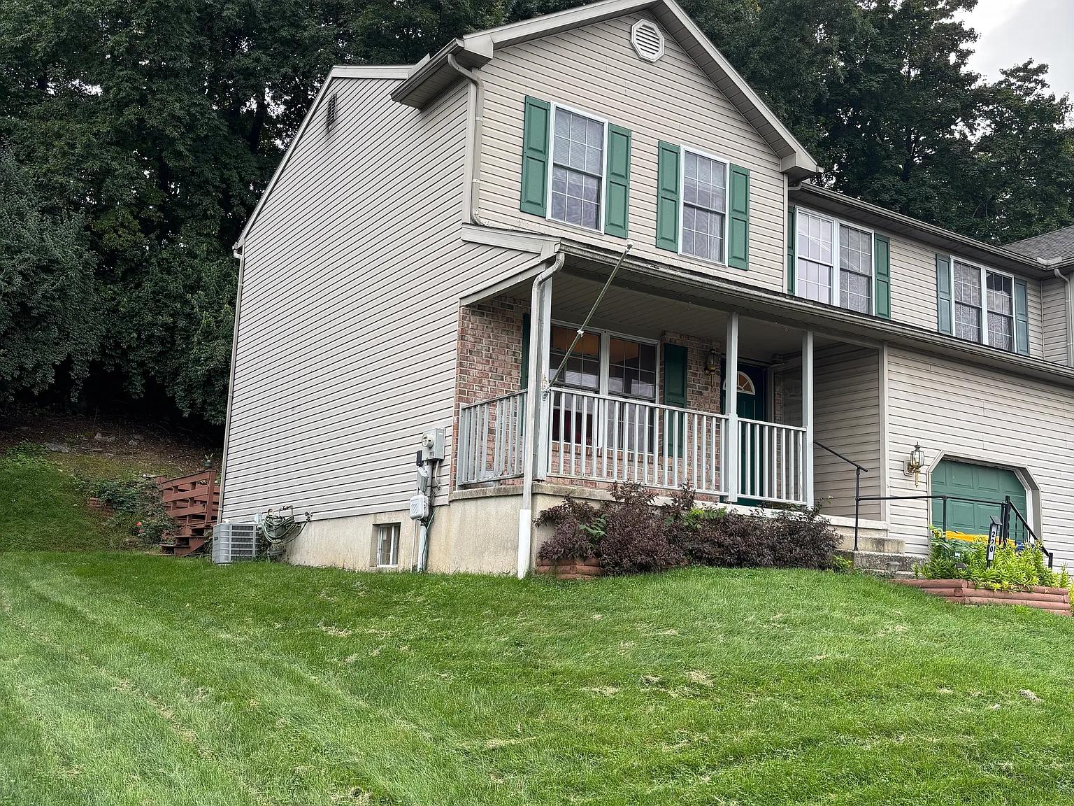 3 bed, 3.5 bath, 1490 sqft, $2,150 — Photo 2