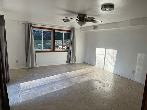 3rd image of 3724 Greentree Farms Dr