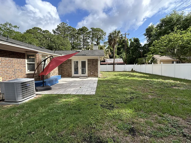 1008 Charlene St — Photo 34
