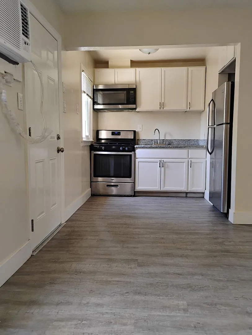 3728 Lily St APT 9 photo 1
