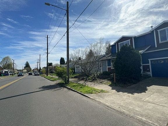 2nd image of 1732 NE Dekum St