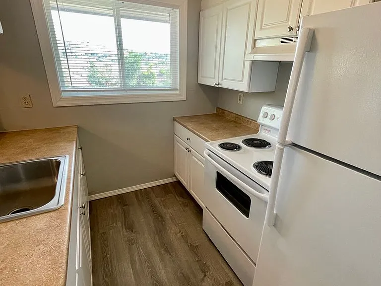 516 NW Bailey Ave #9 — Photo 7