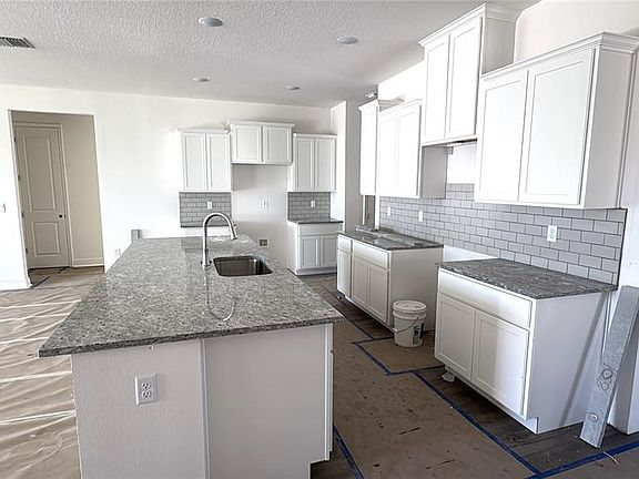 4th image of 851 Hawthorne Berry Rd