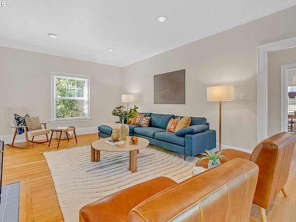 4th image of 7 NE Floral Pl