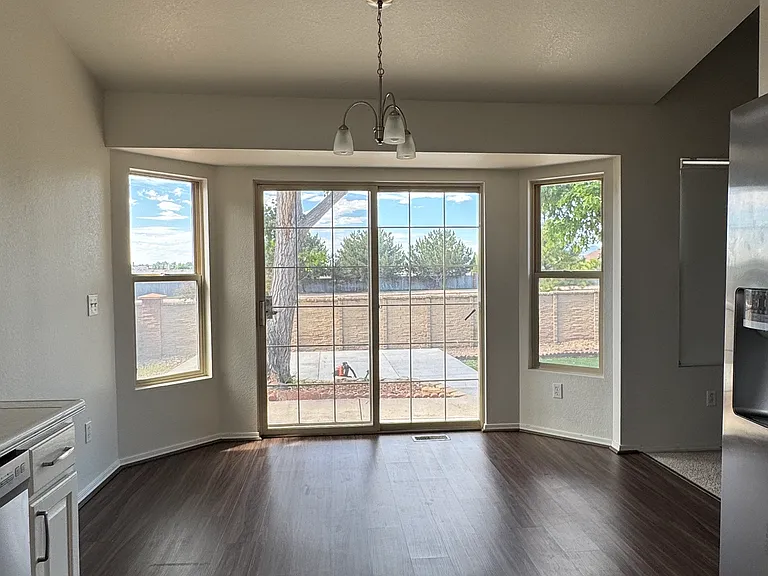 7660 Amberly Dr — Photo 5