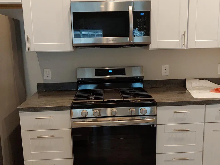 Gas Range, Microwave