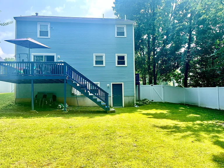 133 Center St — Photo 3