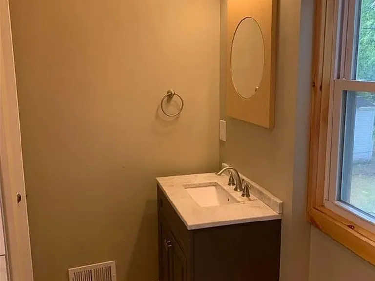 595 Seward St — Photo 8