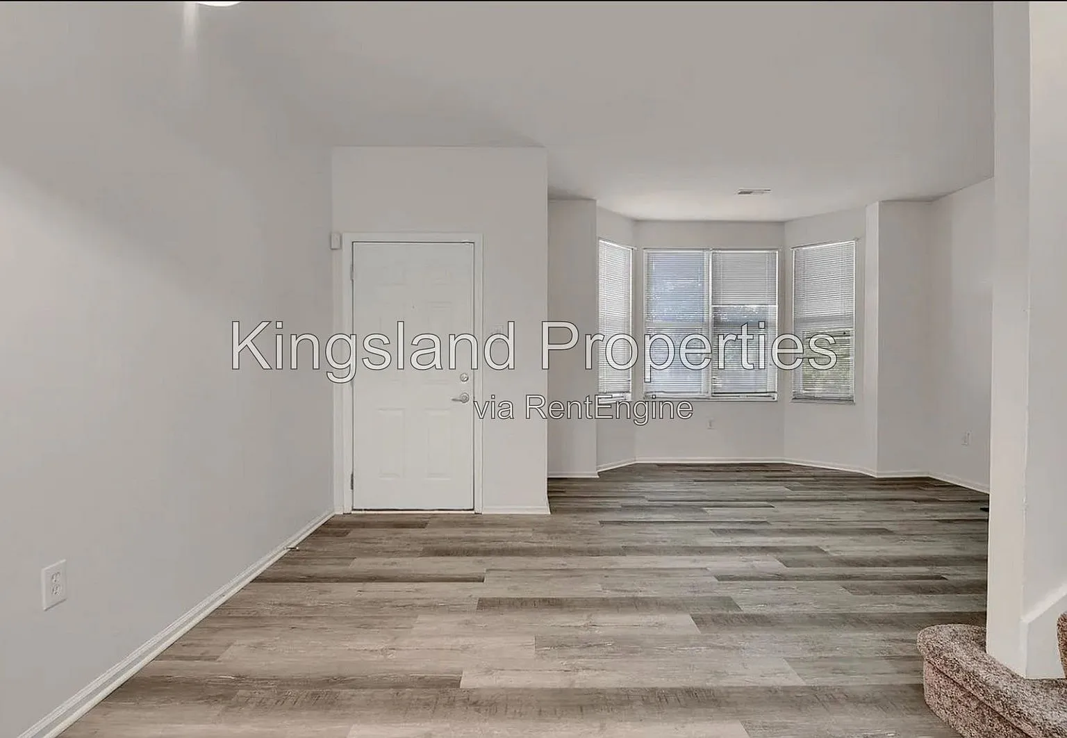 2 bed, 2.5 bath, 1216 sqft, $1,600 — Photo 2