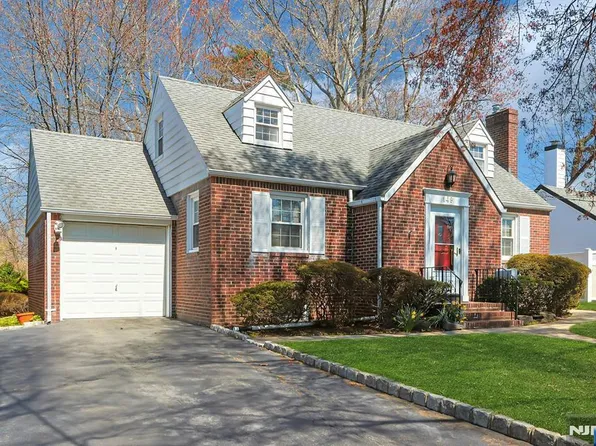 149 S Park Dr, New Milford, NJ 07646