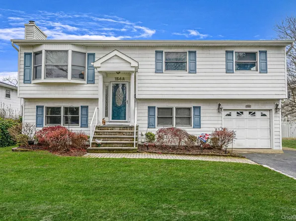 154A Woodrow Parkway, West Babylon, NY 11704