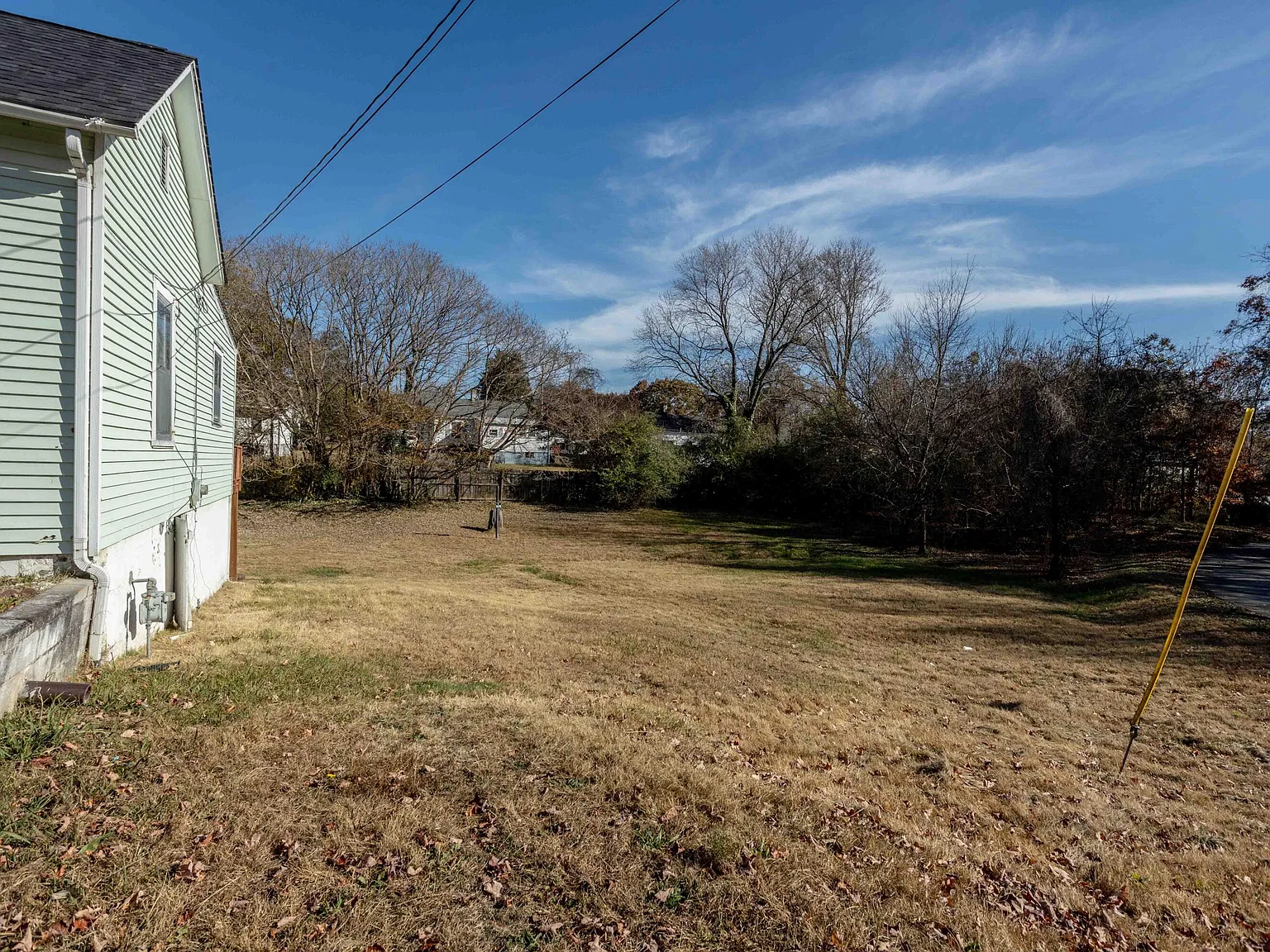 2 bed, 1.0 bath, 960 sqft, $1,200 — Photo 2