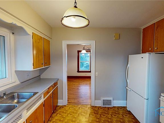 3rd image of 2113 Delence St