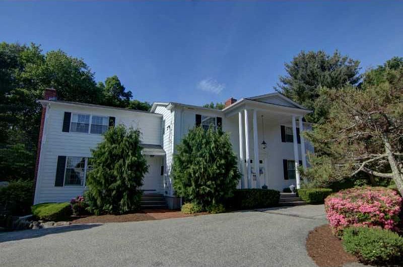 2nd image of 18 Twin Oaks Dr