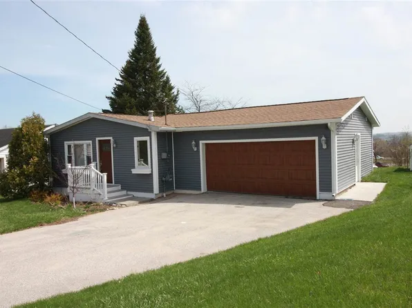 1411 Highland Dr, Petoskey, MI 49770
