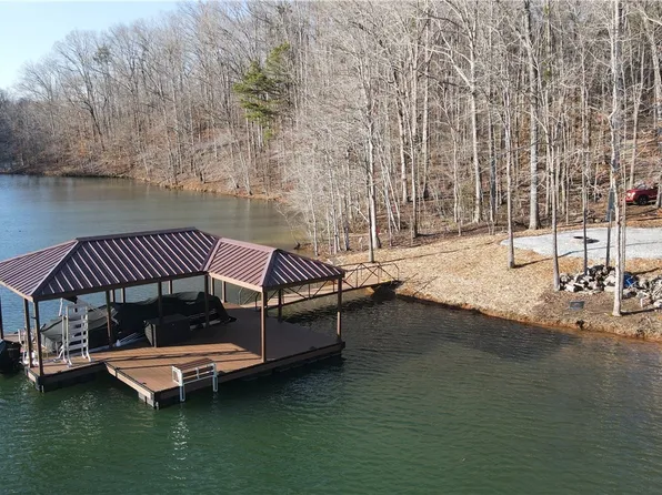 2 Paddlers Cove Way, West Union, SC 29696
