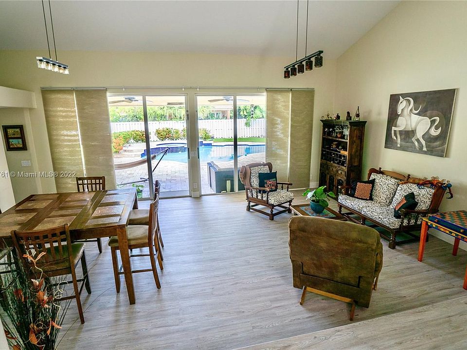 1st image of 1049 Laguna Springs Dr #1049