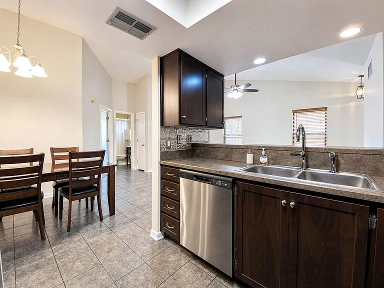 614 Lake Carolyn Cir — Photo 8