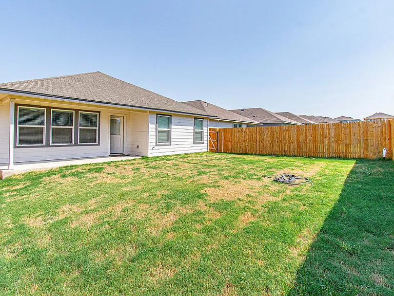 10009 Avendesora Rd — Photo 24