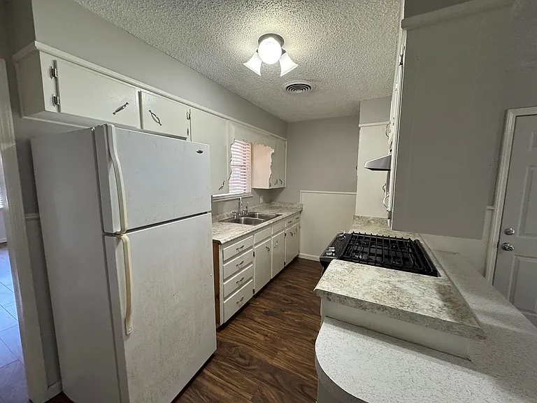 315 N Walnut St — Photo 8