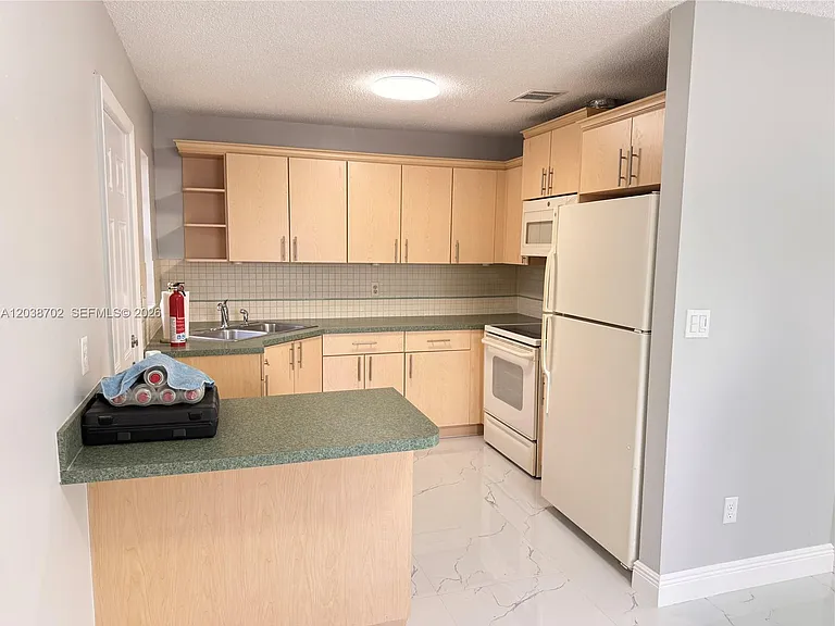 252 NW 50th Ave — Photo 5