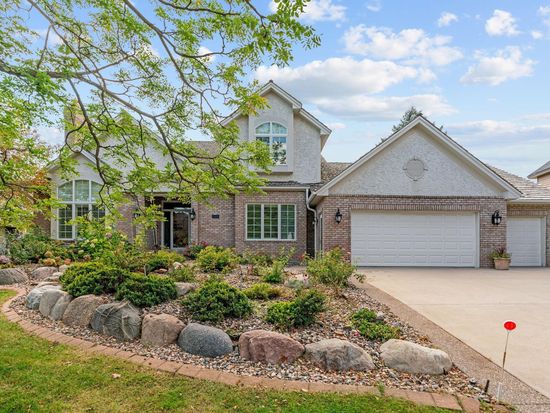 7031 Kenmare Dr, Bloomington, MN 55438