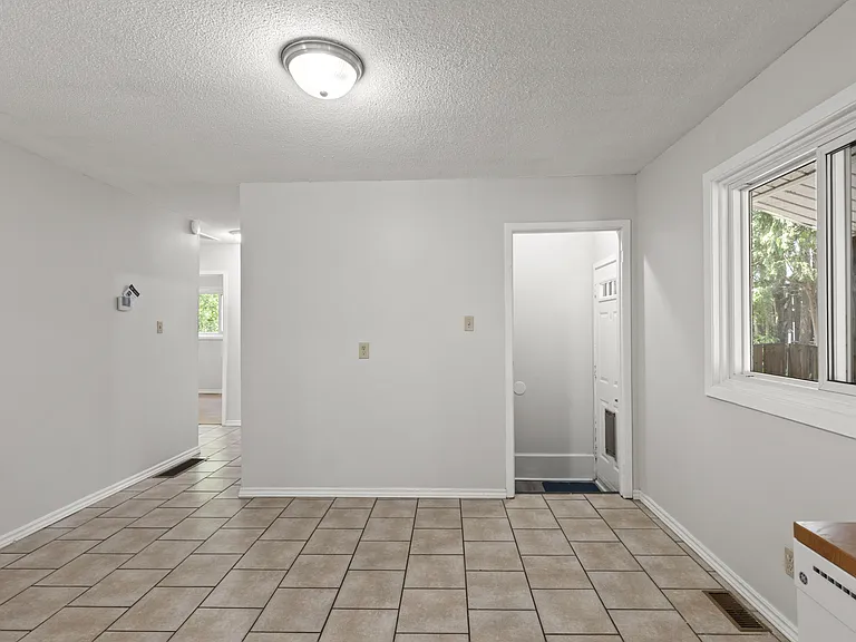 477 Rippleton Rd — Photo 9