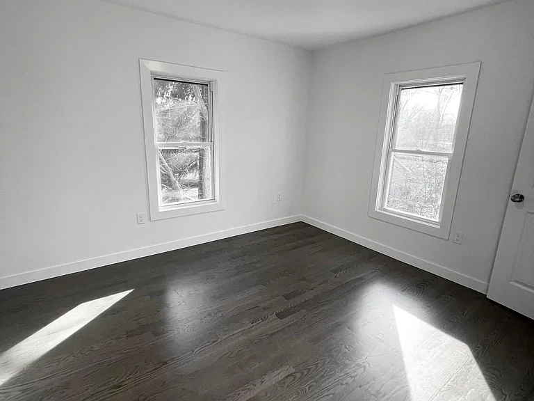 40 Grant Ave — Photo 18