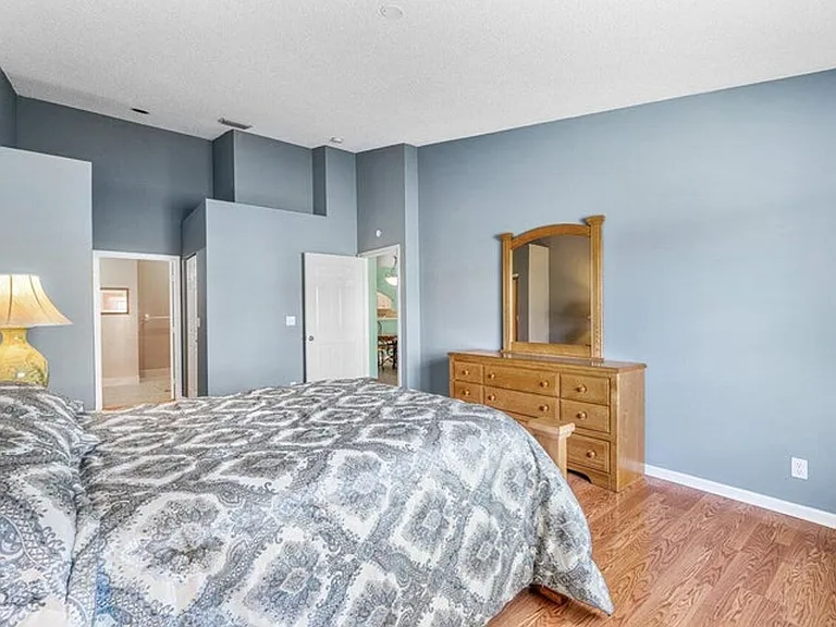 55 N Lakeshore Dr — Photo 15