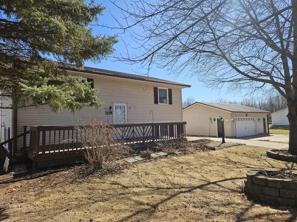 318 S Cherry St, Wilton, IA 52778