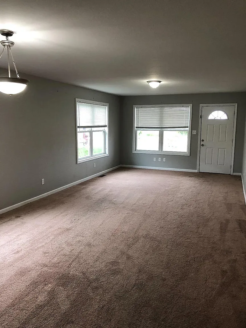 3 bed, 1300 sqft, $1,500 — Photo 2