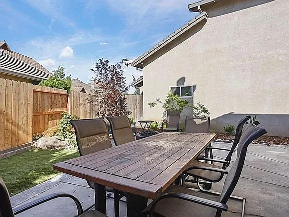 1601 Barkley Ln — Photo 36
