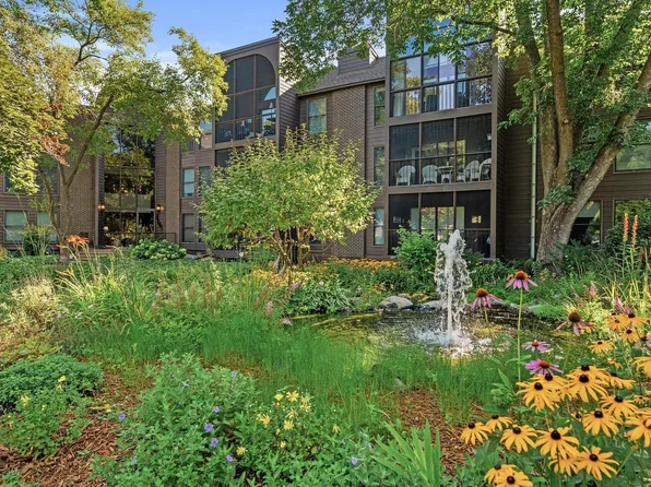 8441 Irwin Rd APT 318, Bloomington, MN 55437