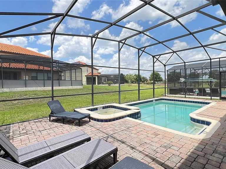 2353 Victoria Dr — Photo 38