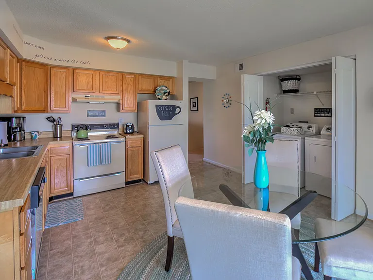 Auburn Place Apartments — Photo 21