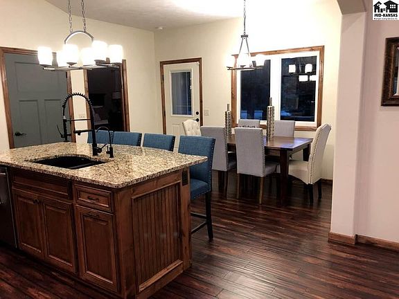 5th image of 3500 Burr Oak Ct