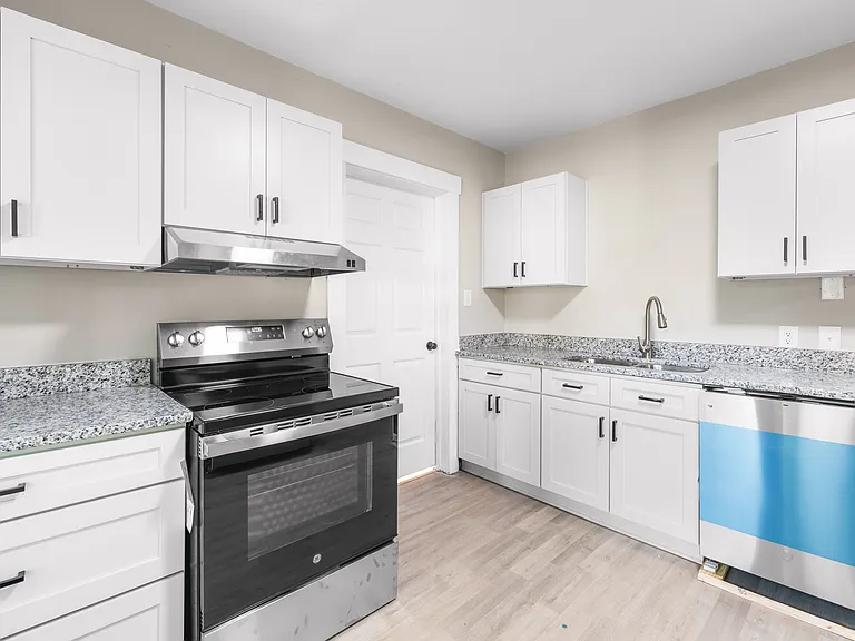 227 N Magnolia St — Photo 8
