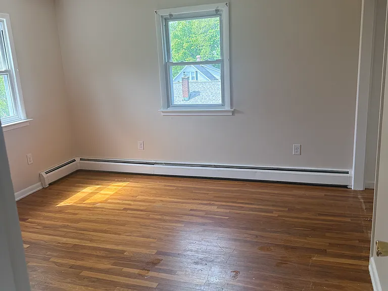160 Hull St — Photo 5