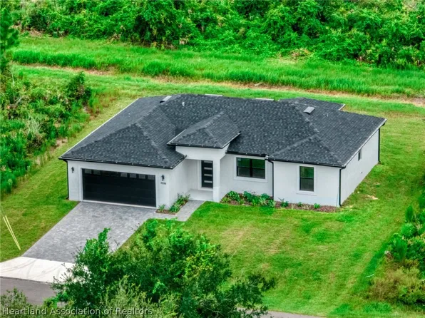 7335 Ancha St, Sebring, FL 33872