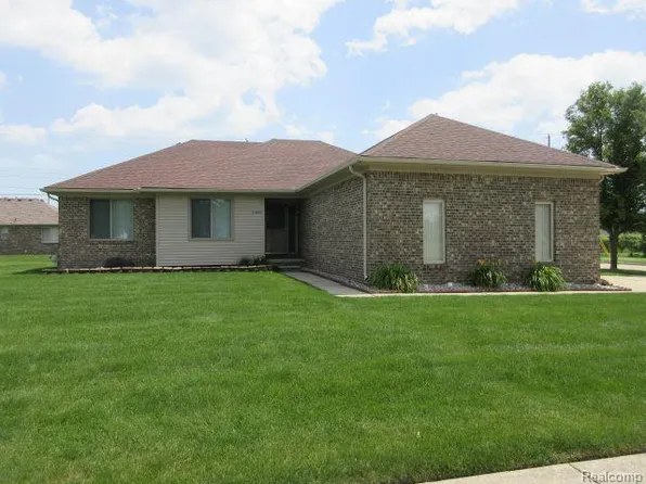 33882 Lipke St, Clinton Township, MI 48035