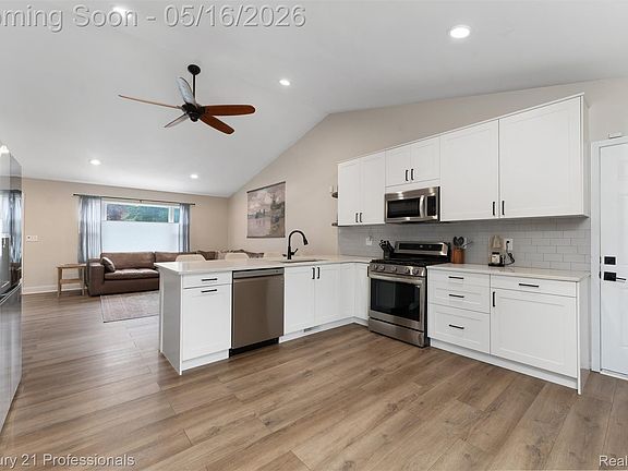 5th image of 1203 Eason Rd