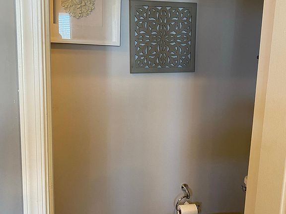 Entry level powder room