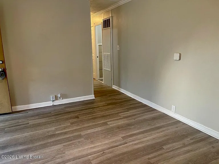 9207 Fenmore Ave — Photo 11