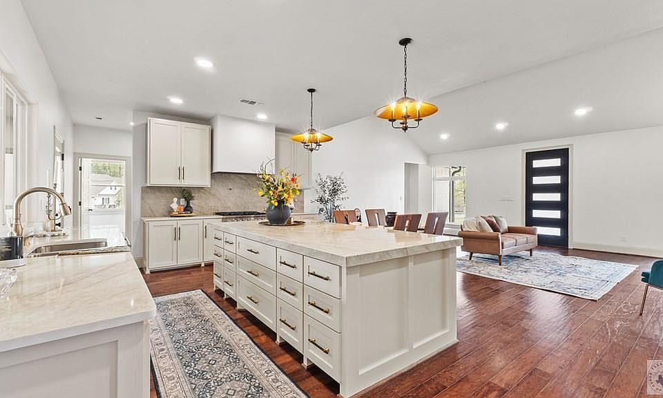 1st image of 11 Lewis Ln