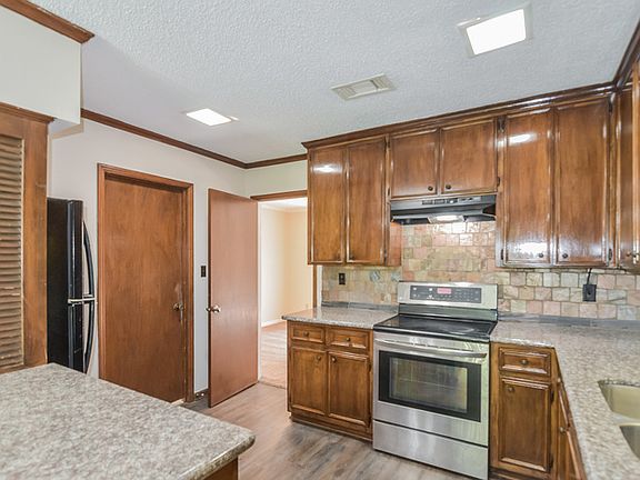 4th image of 463 Larkwood Dr